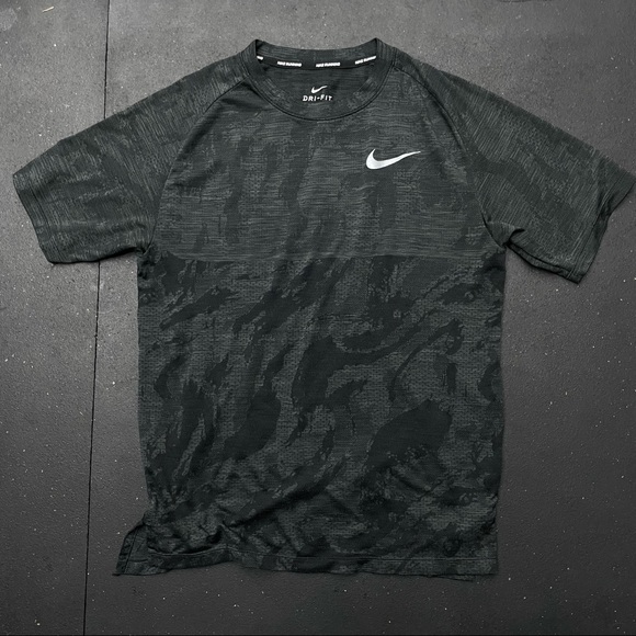 Nike Other - NIKE Running Dri-Fit elite Shirt sz Medium Camo Weave